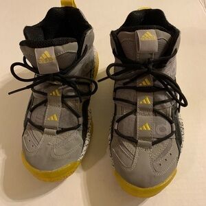 Adidas kids sneakers size - 4